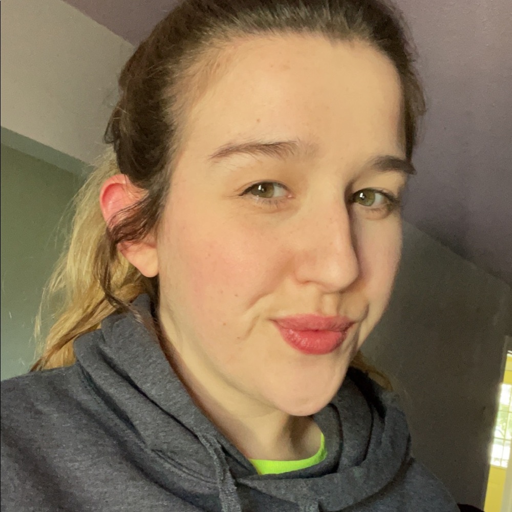 Meet your Posher, Kelly